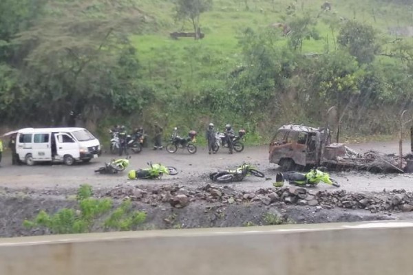 Un policía y un soldado muerto deja atentado