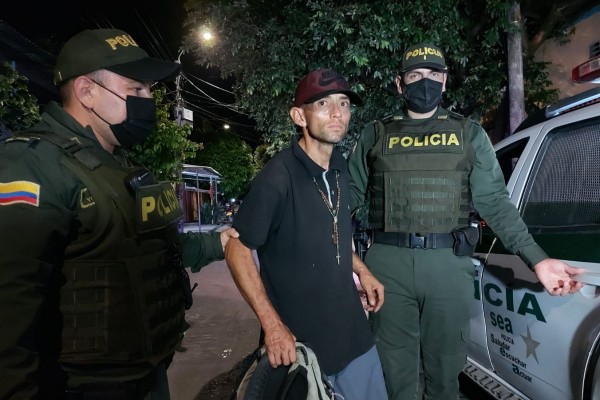 Andaba hurtando cableado del alumbrado público en Neiva